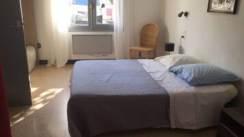 2 chambres, fer et planche Ă repasser, Wi-Fi gratuit, draps fournis