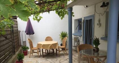 appartement Rez de jardin piscine chauffée, barbecue, plancha