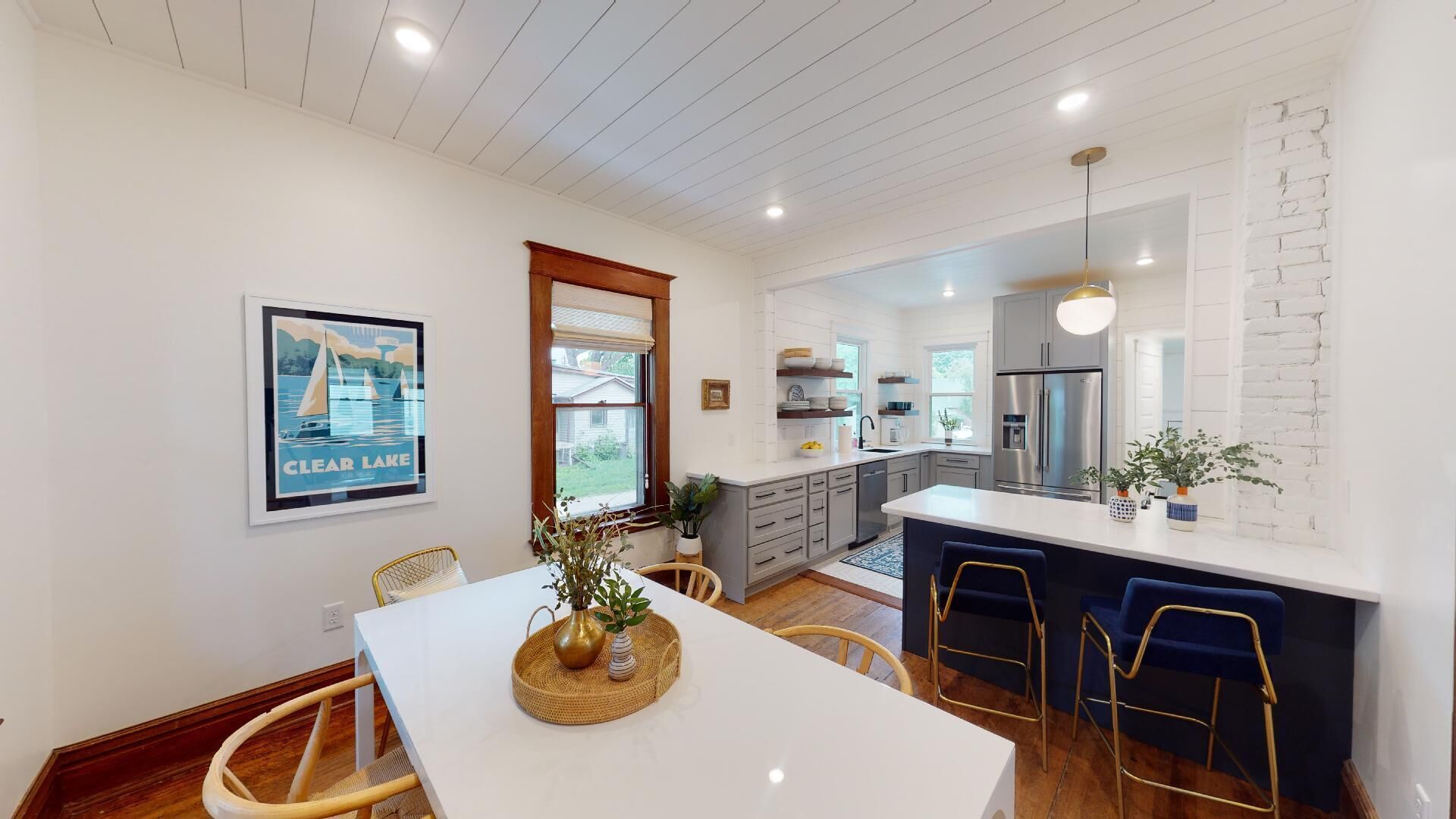 Fully renovated home; 2 blocks from beach & downtown!!
