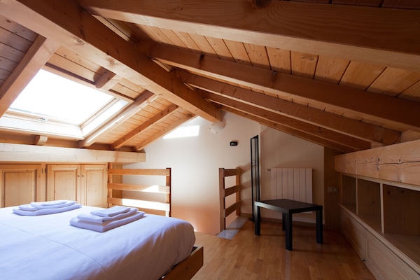 4 bedrooms, iron/ironing board, free WiFi, bed sheets