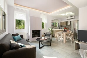 Smart TV, fireplace, stereo - Villa Nature, Private Pool, 5 min to Sandy Beach! (Chania)
