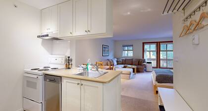 Cozy haven in the heart of Sun Peaks Village