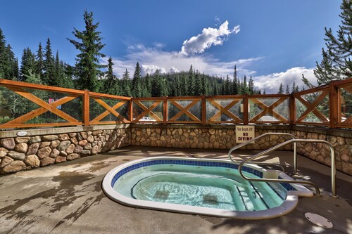 Cozy haven in the heart of Sun Peaks Village