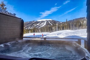 Outdoor spa tub - A condo with a view that takes your breath away (Sun Peaks)