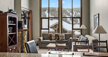 Pet Friendly, Ski In/Ski Out, 3 Bedroom Condo in Stone's Throw!