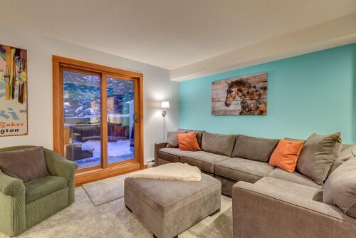 Ski in Townhouse steps from the Village and Ski Runs