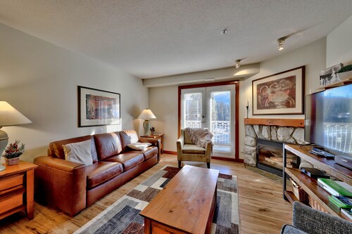Cozy 2- bedroom, great for families!