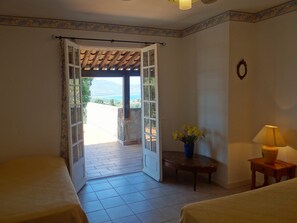 4 bedrooms, bed sheets