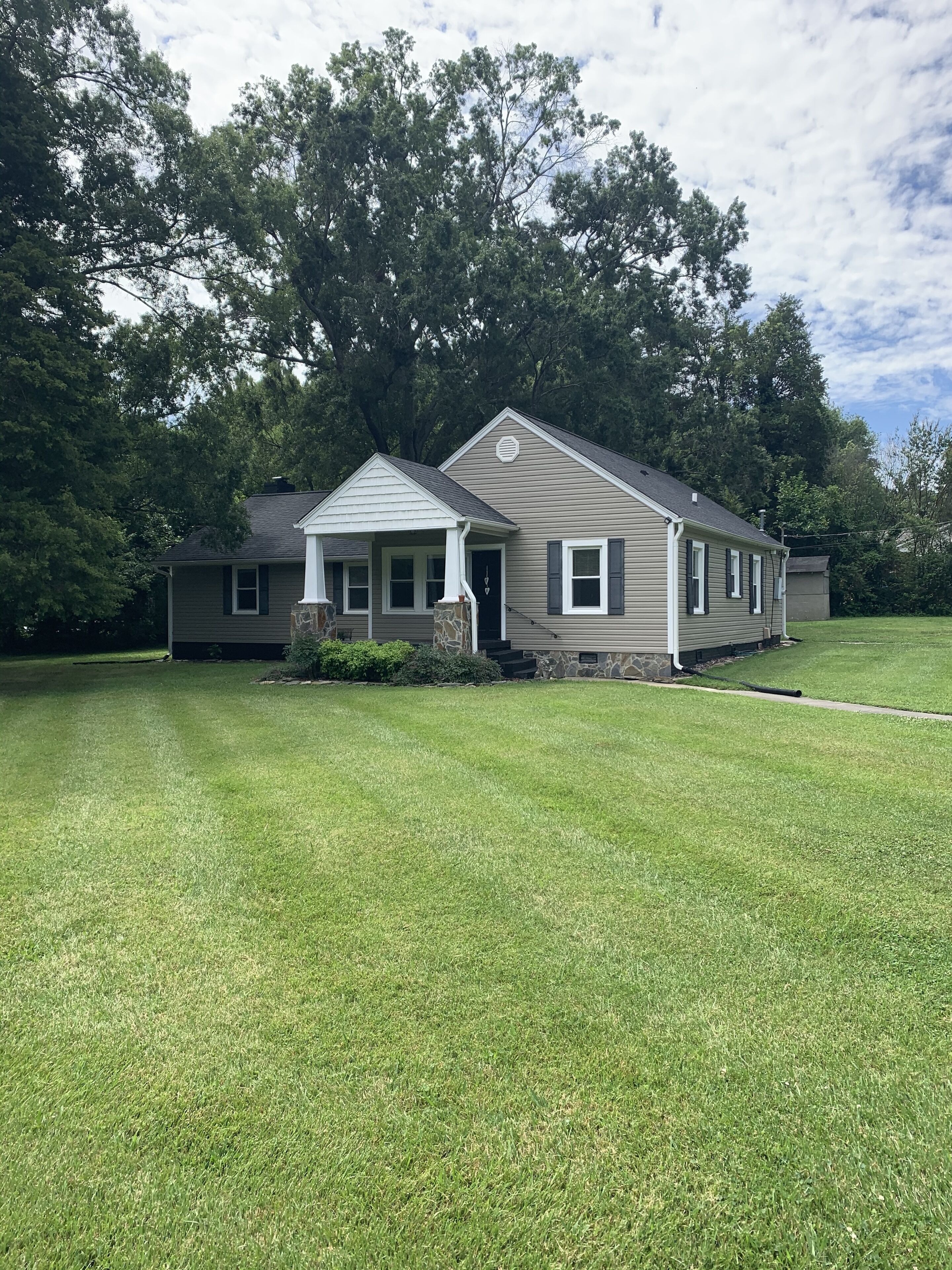 Centrally Located House, Minutes from Downtown Elon and Burlington