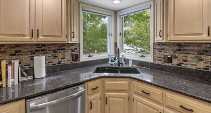 Beautiful 6 Bed / 6 Bath newly renovated. Perfect multi-family lakefront home!