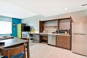 Coffee/tea maker, dining tables - Home2 Suites by Hilton Bloomington Normal (Normal)