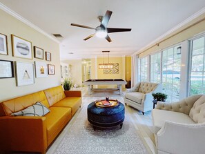 Smart TV, ping pong, books, stereo