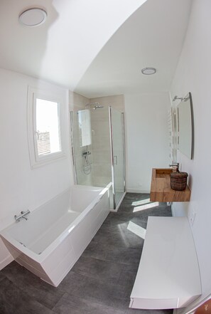 Badewanne, Haartrockner