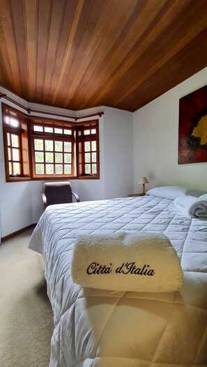 Deluxe-Doppel- oder -Zweibettzimmer | Bettwäsche aus ägyptischer Baumwolle, hochwertige Bettwaren, Minibar