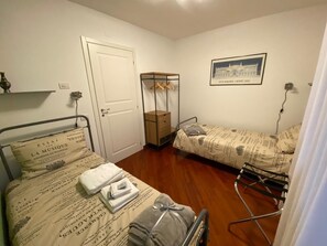 2 Schlafzimmer, schallisolierte Zimmer, Bügeleisen/Bügelbrett
