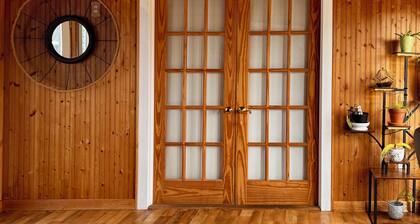 Mini Farmland Apartment with Free Range Chickens and a Beautiful Sunset