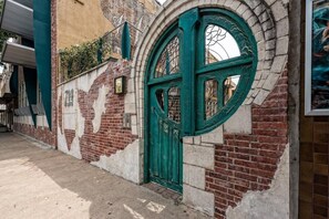 Exterior detail - Green Door Lofts-Waco Rose - Silos/Downtown (Waco)