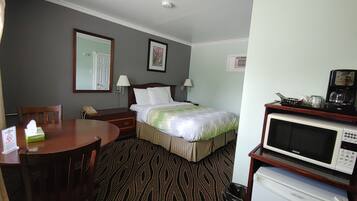 1 bedroom, laptop workspace, blackout curtains, soundproofing