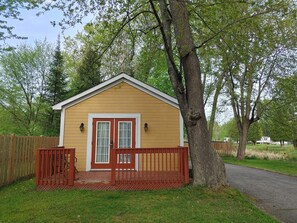 Exterior - North Bay Inn (North Bay)