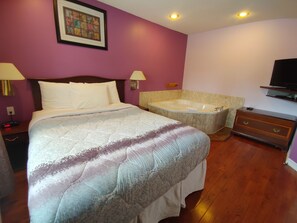 1 habitación, espacio para trabajar con laptop y cortinas blackout