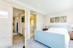 3 habitaciones, decoración personalizada y muebles diferentes 