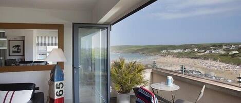 4 camere, con stile personalizzato, con arredamento individuale