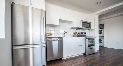 Huge 2 bed, 2 bath new apartment with private terrace!