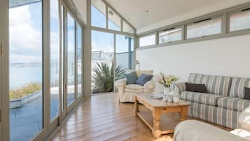 Cottage | Living room | DVD player
