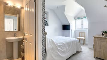 Cottage | 4 bedrooms, individually decorated, individually furnished, free WiFi