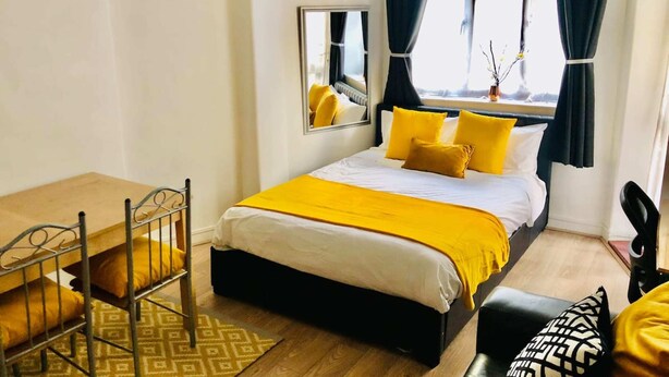 Unclassified image, 1 of 10, button - Spacious Bright 3 Bedroom Apartment in London Bridge Area (London)