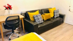 Unclassified image, 3 of 10, button - Spacious Bright 3 Bedroom Apartment in London Bridge Area (London)
