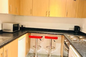 Basic-Apartment, Mehrere Betten | Eigene Küche | Kühlschrank, Mikrowelle, Ofen, Herdplatte