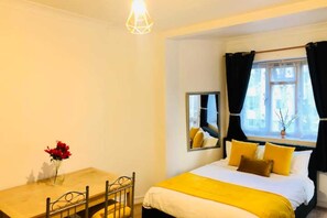 Basic Apartment, Multiple Beds | 3 bedrooms, free WiFi, bed sheets - Spacious Bright 3 Bedroom Apartment in London Bridge Area (London)