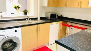 Unclassified image, 2 of 10, button - Spacious Bright 3 Bedroom Apartment in London Bridge Area (London)