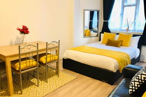 Basic Apartment, Multiple Beds | 3 bedrooms, free WiFi, bed sheets - Spacious Bright 3 Bedroom Apartment in London Bridge Area (London)