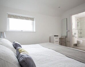 Cottage | 4 bedrooms, individually decorated, individually furnished, free WiFi - The Beach Hut (Wadebridge)