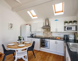 Cottage | Private kitchen | Fridge, microwave, dishwasher, toaster
