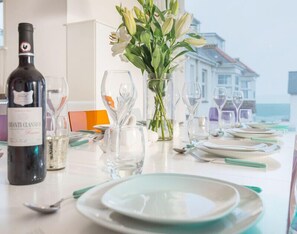 Cottage | Private kitchen | Fridge, dishwasher, toaster, cookware/dishes/utensils