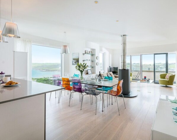 Fridge, dishwasher, toaster, cookware/dishes/utensils - Stepper Point (Wadebridge)