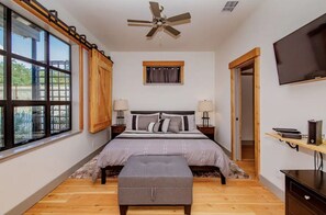 2 chambres, fer et planche à repasser, Wi-Fi, draps fournis