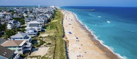 Plage à proximité, chaises longues, serviettes de plage