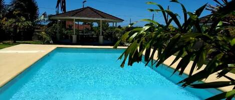 Piscine extérieure, piscine chauffée
