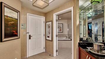Shower, jetted bath, hair dryer, towels