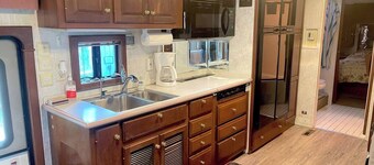 The Great Escape - Shirley with secluded Private Hot Tub - accommodates up to 4 guests