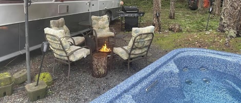 Tina de hidromasaje al aire libre