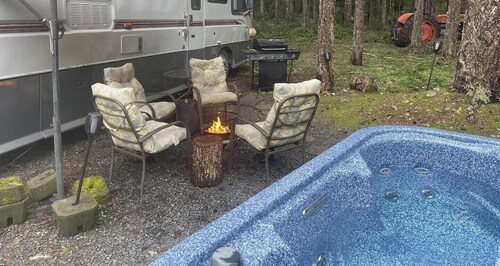 The Great Escape - Shirley with secluded Private Hot Tub - accommodates up to 4 guests