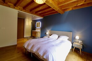 5 bedrooms, iron/ironing board, travel cot, free WiFi