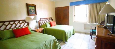 3 bedrooms, iron/ironing board, bed sheets