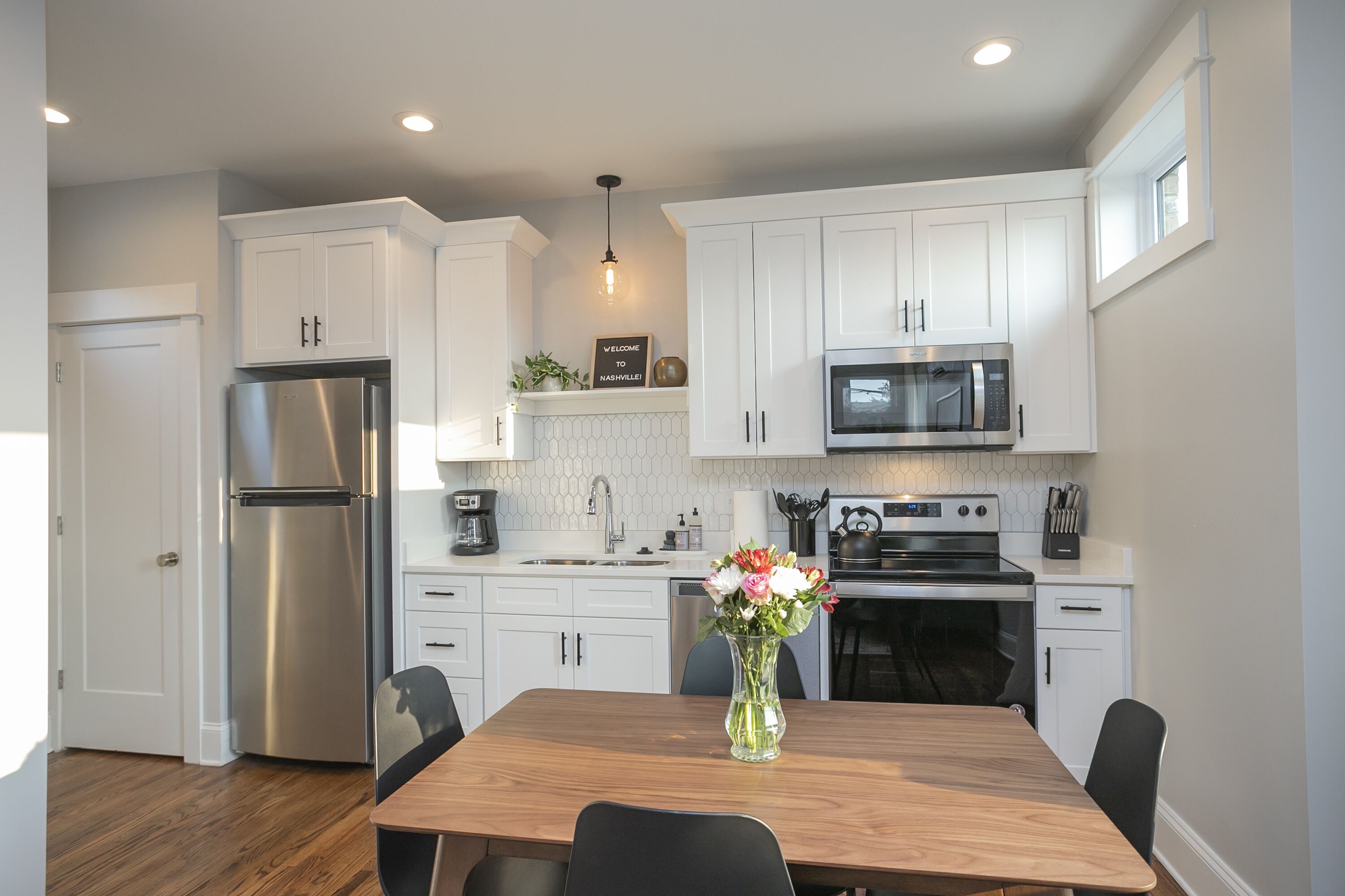 Coffee/tea maker, fridge, microwave, oven