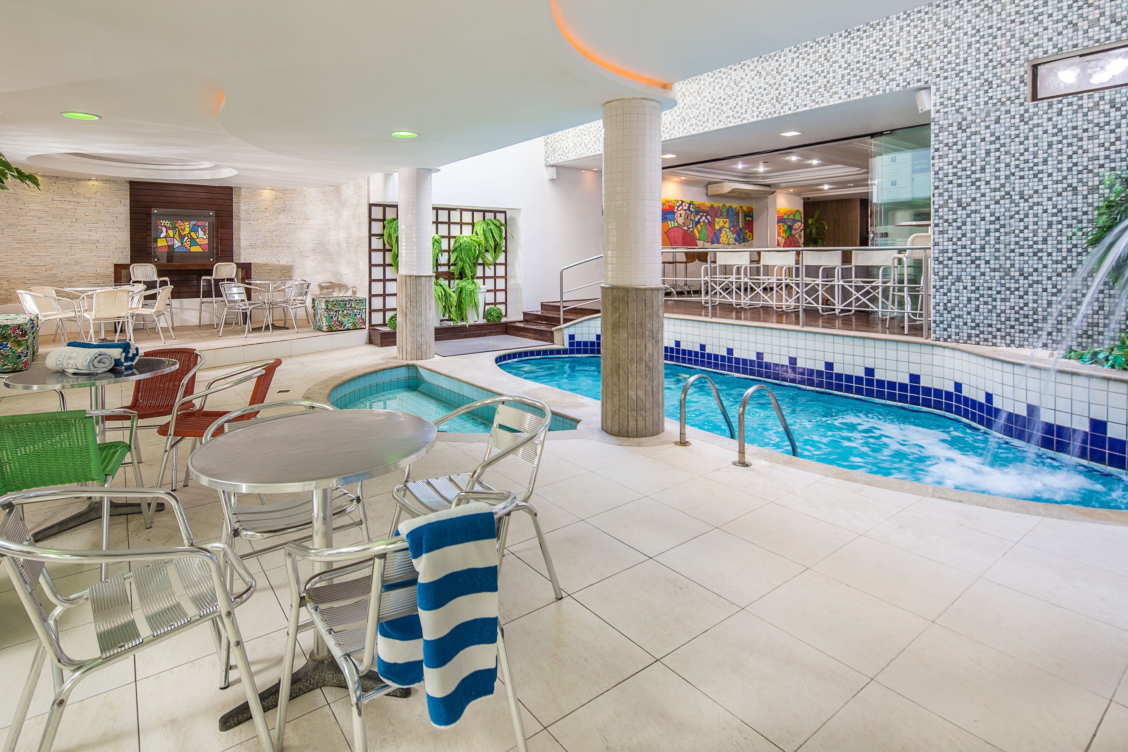 สระว่ ายน้ำในร่ม